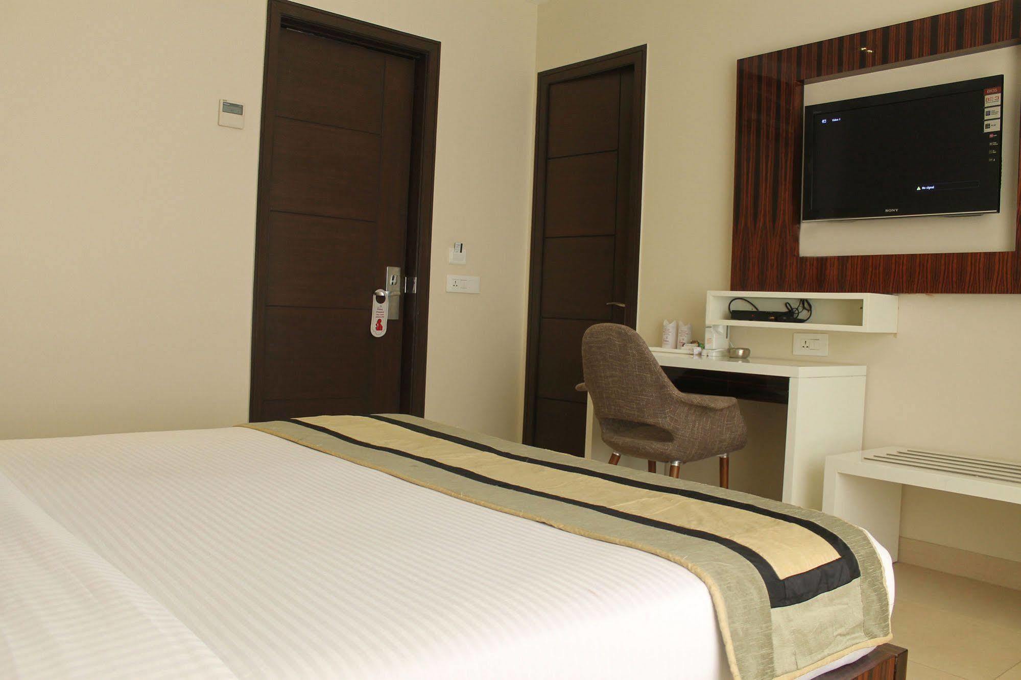 Hotel Gulnar New Delhi Exterior foto
