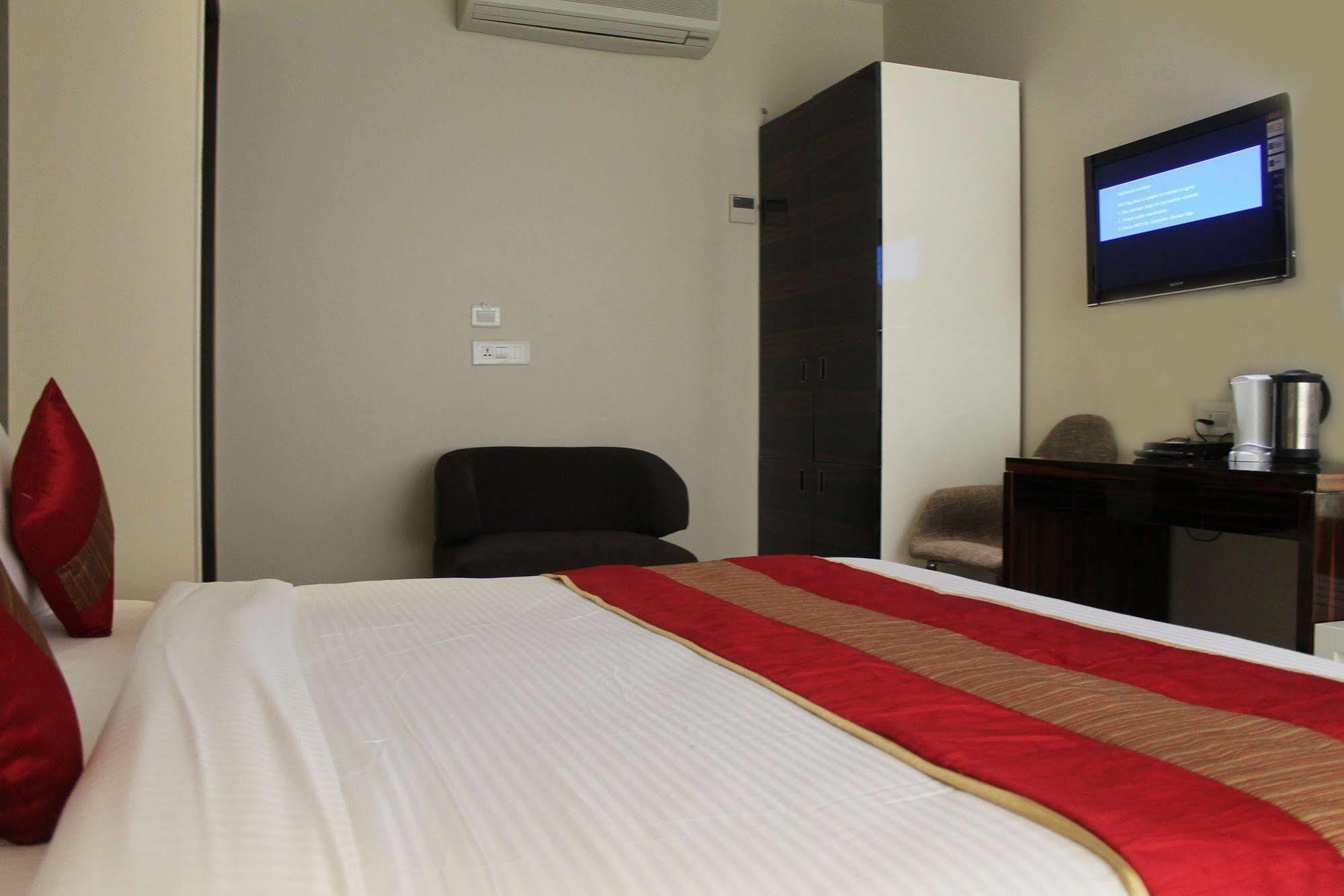 Hotel Gulnar New Delhi Exterior foto